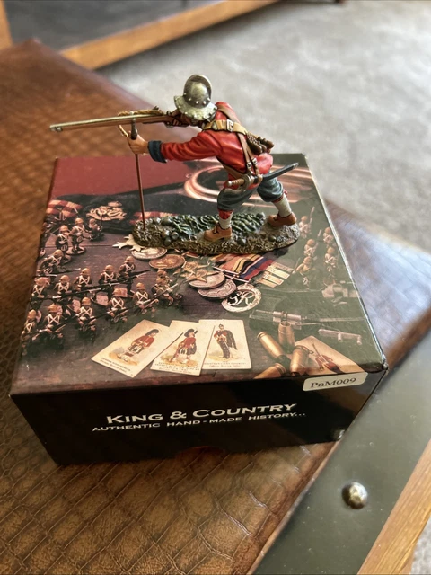 PnM-S04 Firing Musketeer plus Loading Musketeer by King and Country