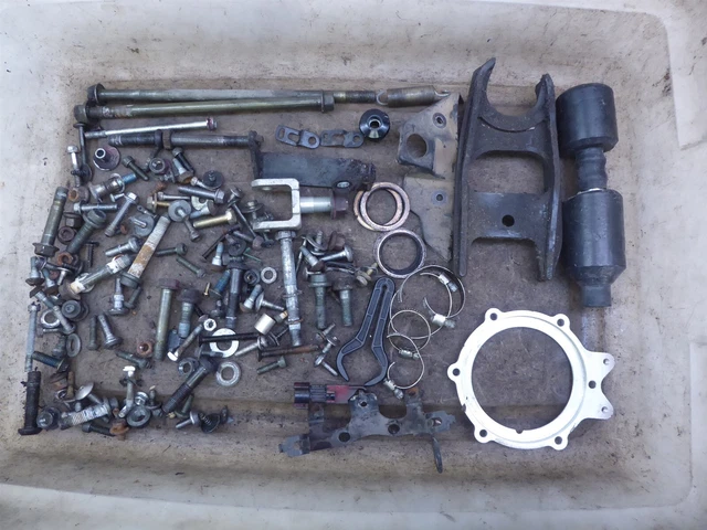 2004 Yamaha YZFR6L R6 Y653-2) misc bike bolts parts mounts brackets