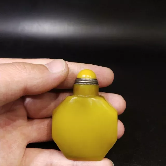 Exquisite Chinese Collector's Grade Lucite Chicken Oil Yellow Snuff Bottle