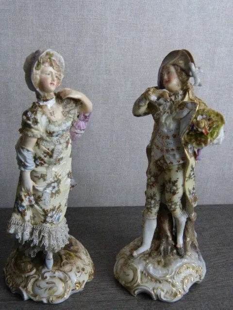 Couple de figurines en porcelaine Allemande Volkstedt XIXème siècle a restaurer