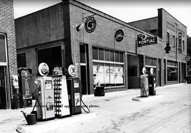 Vintage Buick Car Dealer PHOTO Pontiac 1940s Gas Station, Texaco Gas Pumps