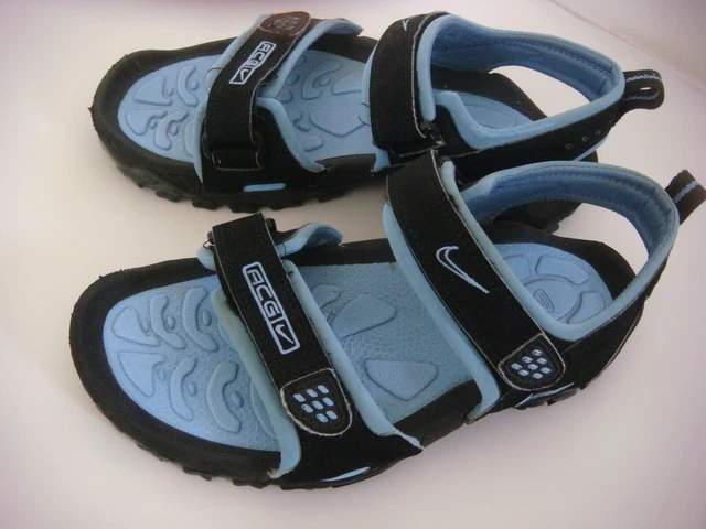 Hiking sandals deals nike