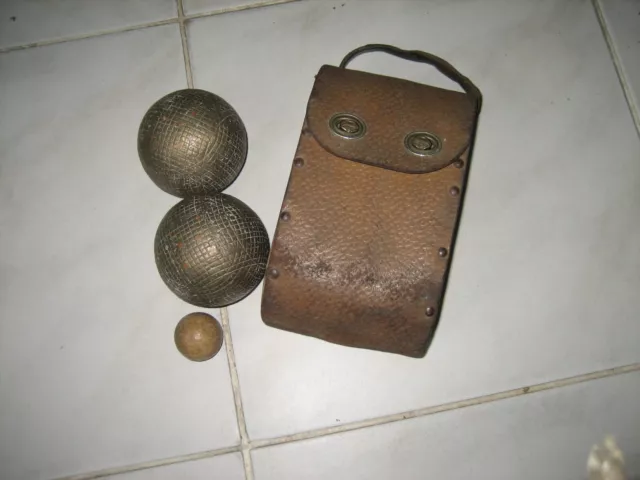 Ancienne Paire de Boules de Pétanque Lyonnaise Dorée à points ?