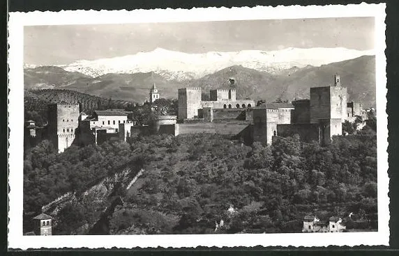 AK Granada, vista general de la Alhambra y Sierra Nevada, Blick zur Burg