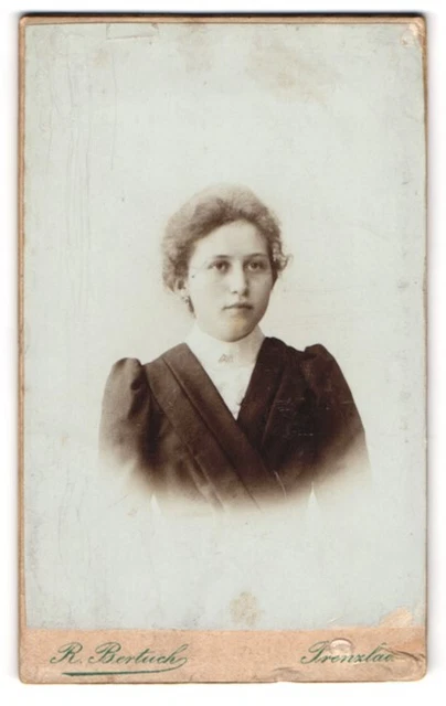 Fotografie Reinhold Bertuch, Prenzlau, Stein-Str. 431, Junge Dame in modischer