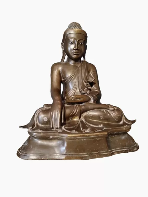 Bouddha birman Shakyamuni en bronze, 19ème siècle. H47 Cm 12 Kilo