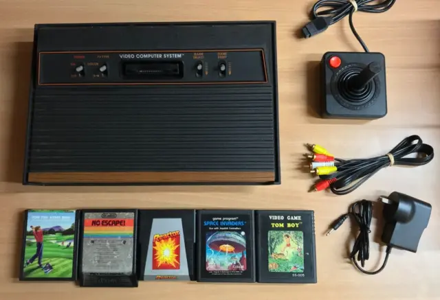 Atari 2600 4-Switch Woody Console (Av-Modded) + 5 Games - Complete Setup