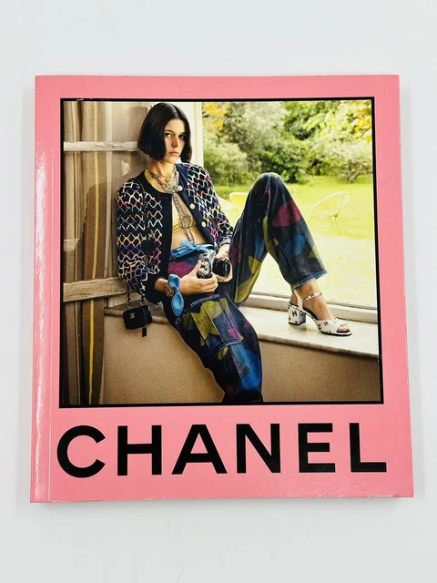 CHANEL SPRING SUMMER 2022 Ready-To-Wear Collection Fashion Photo Book £ ...