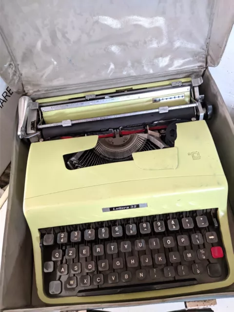 MACCHINA DA SCRIVERE OLIVETTI - Funzionante - Lettera 32 - Colore verde chiaro