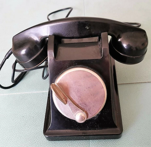 Téléphone ancien en cuivre & Bakélite – RTT 56