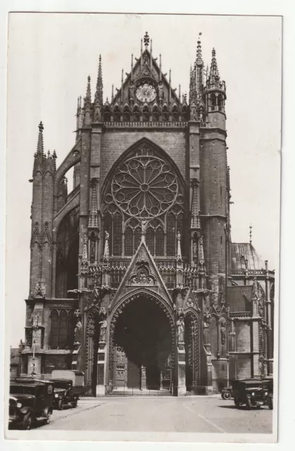 METZ  - Moselle - CPA 57 - La Cathedrale - vue 8 Voitures