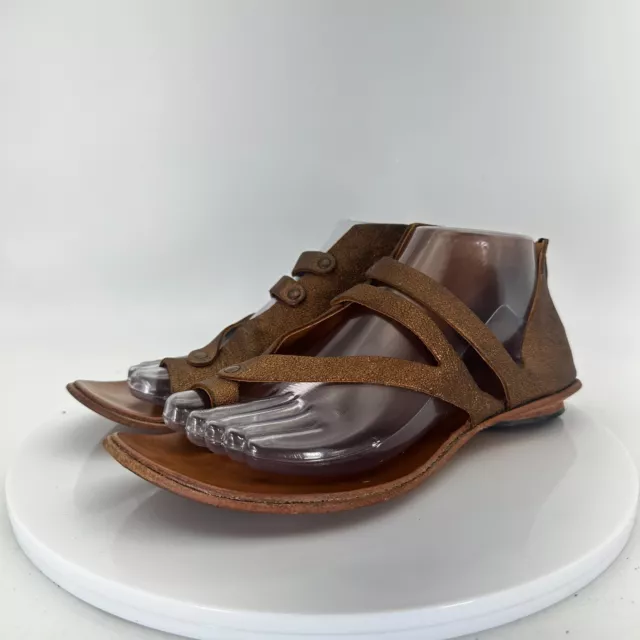 Cydwoq sales sandals sale
