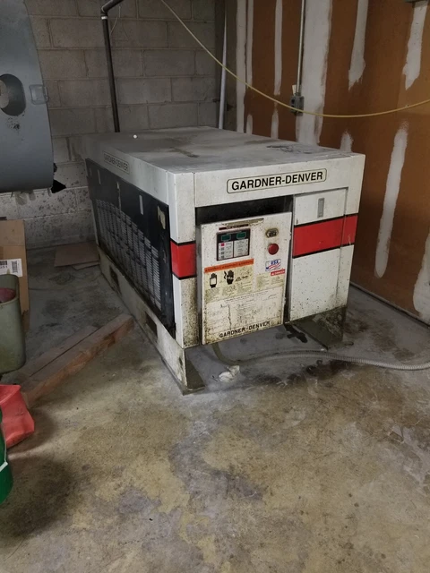 115 cfm, 100 psi, Gardner Denver #EBERFD, 25 HP, air cooled, 230 V 115 cfm, 100 psi, Gardner Denver #EBERFD, 25 HP, air cooled, 230 V