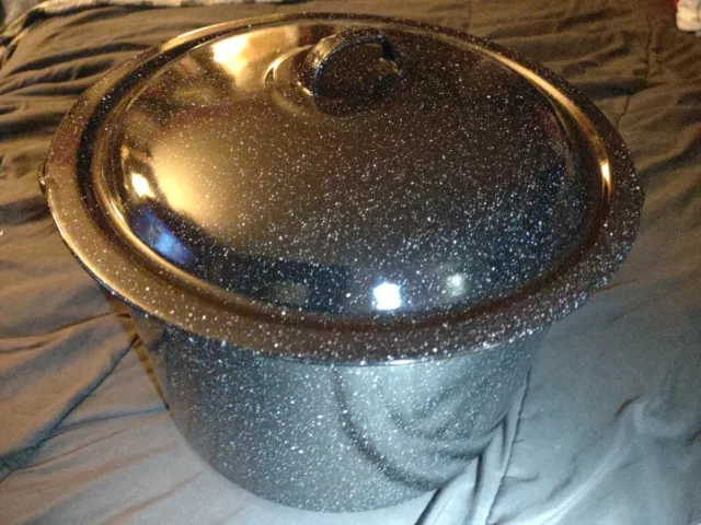 Vintage Black Speckled Graniteware Enamelware Large Campfire Pot & Lid