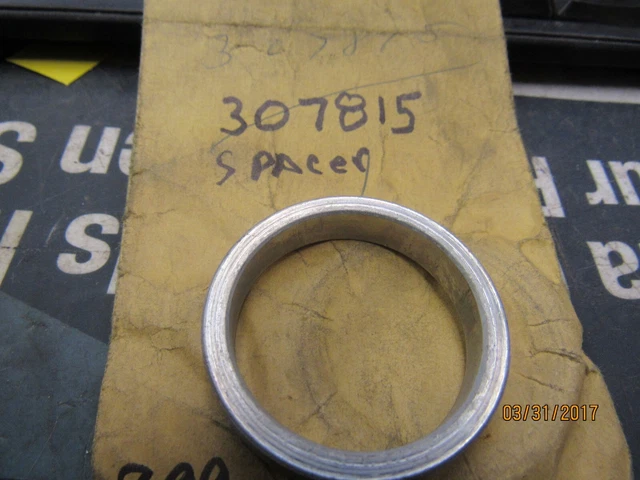 New  Omc Oem  Johnson Evinrude Spacer 307815