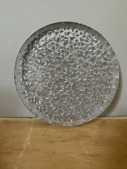 BEAU DESSOUS DE plat ancien en verre moulé / Motif de cerises EUR 16,00 - FR