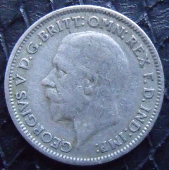1931 GEORGE V SILVER SIXPENCE  ( 50% Silver )  British 6d Coin.  606