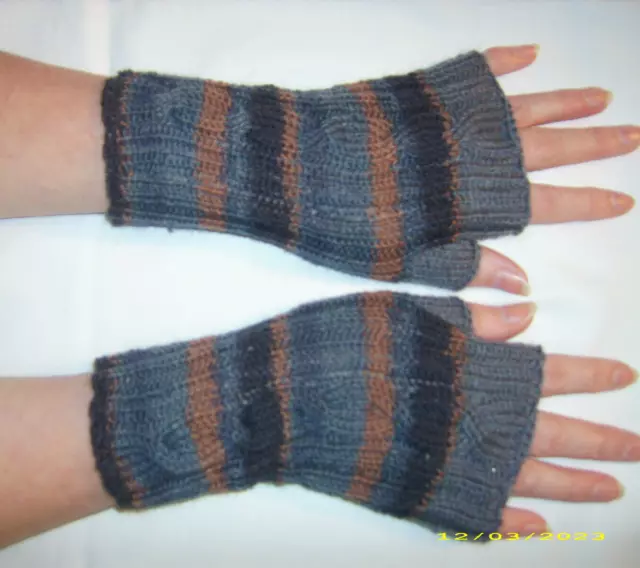 handgestrickte Pulswärmer Armstulpen Sockenwolle 4- fach Handarbeit Stulpen Zopf