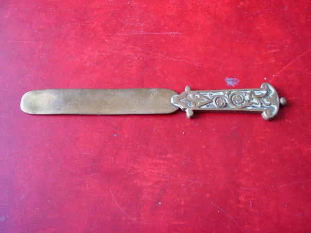 Abrecartas antiguo de bronce (antique letter opener, ancien coupe papier)