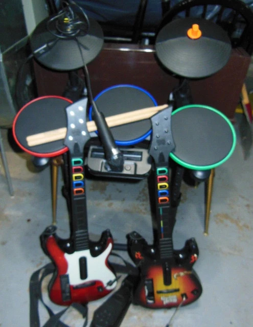 GUITAR HERO BAND HERO Nintendo Wii Bundle w/ DRUM SET / 2 GUITARS / MICROPHONE GUITAR HERO BAND HERO Nintendo Wii Bundle w/ DRUM SET / 2 GUITARS / MICROPHONE