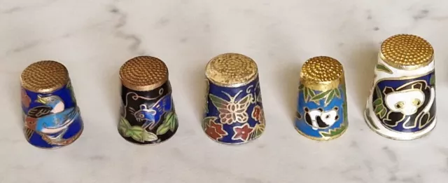 collection de 5 anciens dés à coudre cloisonnés avec décor animaux