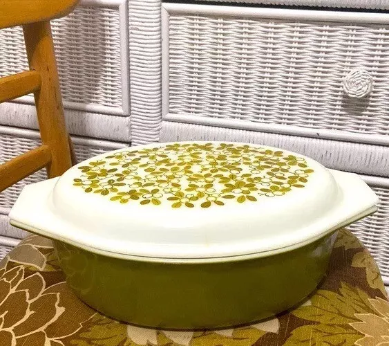 Pyrex Verde Olive Green pattern Casserrole 2.5 QT w/lid VTG MCM 1960s Collection