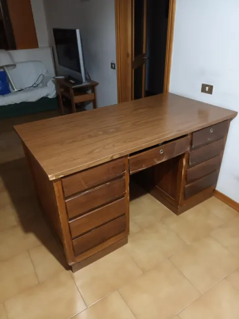 Scrivania in legno massiccio anni 50