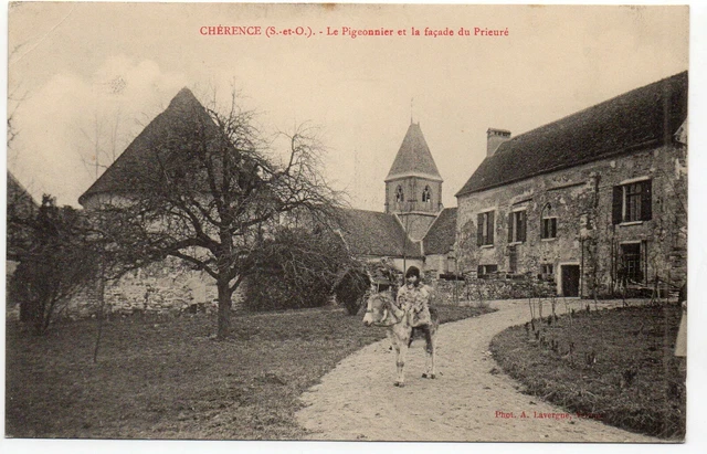 CHERENCE - Val d' Oise - CPA 95 - le pigeonnier et la façade du Prieuré - un ane