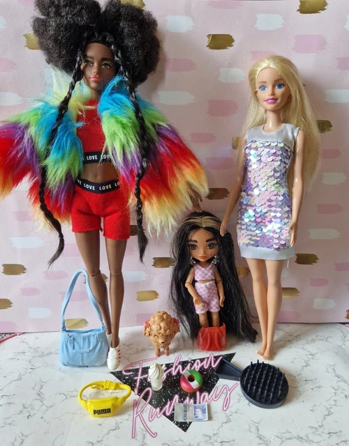 BARBIE DOLL EXTRA African American Rainbow coat & Barbie Extra Minis