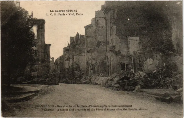 CPA Militaire, Verdun - Rue et corner de la Place d'Armes (278066)