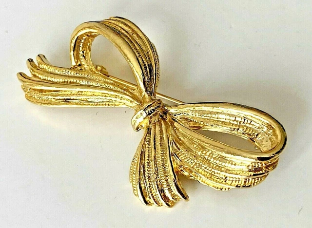 Broche Repossi "noeud" en ors jaune et blanc, diamants. Or blanc Or