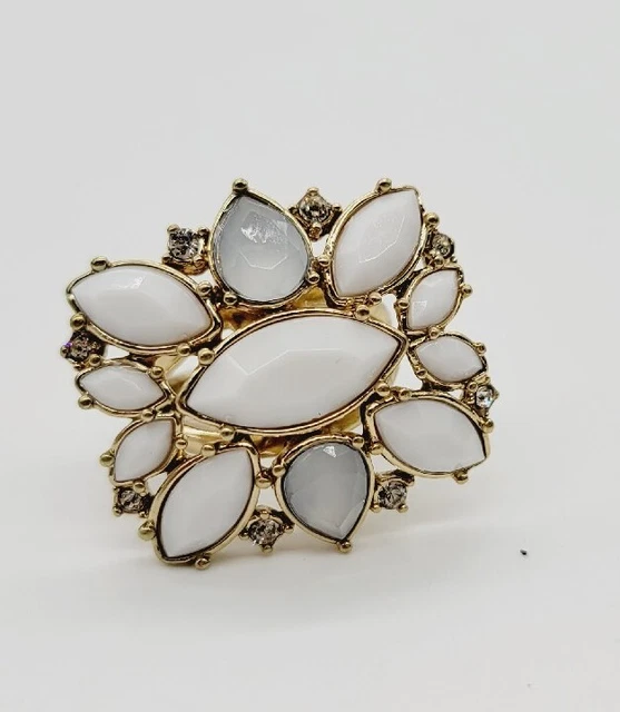 Avon Ring FLORAL CLUSTER Size 8 Cocktail Ring White Gold tone #26 2015