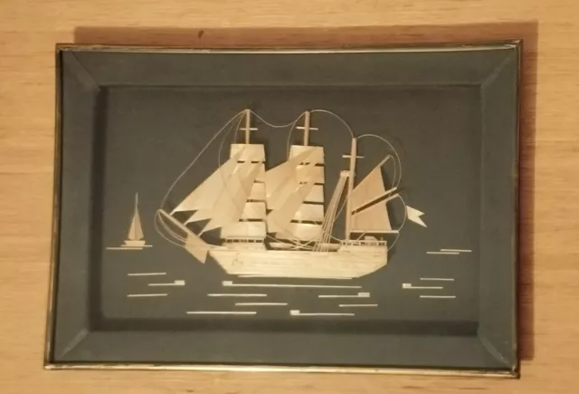Altes  Strohbild,  Schiff, verglast mit Metallrahmen, 32 cm x 22 cm