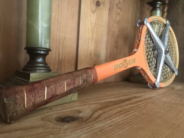 Élégante Raquette de Tennis Vintage en Bois: Un Morceau de l'Histoire du Tennis 3