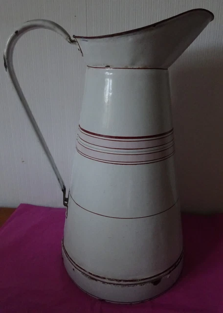 Ancien grand broc pichet toilette émaillé