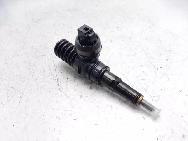 0414720215 injecteur pour VOLKSWAGEN GOLF V 1.9 TDI 2003 8390120