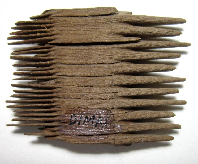 EGIPCIO ROMANO.  PEINE DE PIOJOS COPTIC DE MADERA. APROXIMADAMENTE 1 - 3 siglo dC. RARO.