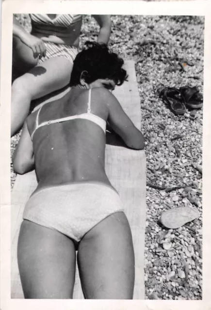 Vintage Beach Bikini Women Photo Ref: 139G05