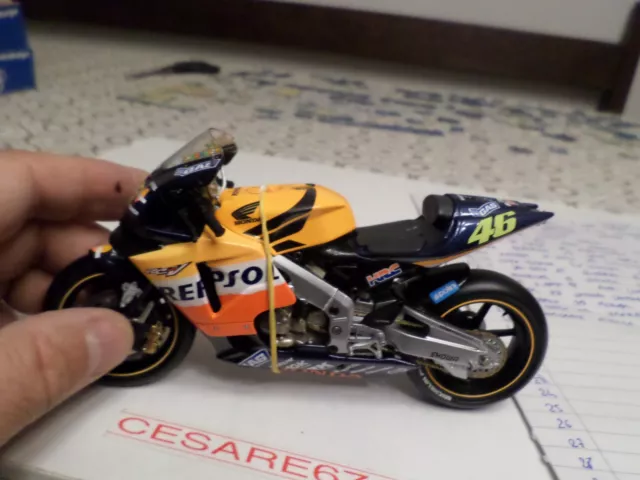 1/12 Minichamps Honda Rc 211  Rossi  World Champion ( No Box )