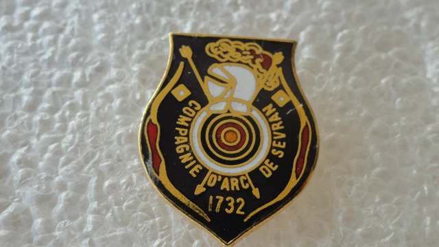 RARE PINS PIN'S .. SPORT ARC TIR A L'ARC ARCHERY OEUTRANGE DEUTRANGE 57