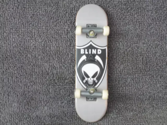 Skate de Dedo Tech Deck Powell Peralta Cobra Fingerboard 96mm