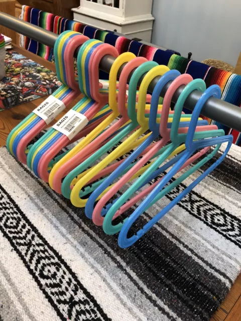 IKEA BAGIS Kinder Kinder Mantelaufhänger Kunststoff Pastell Regenbogen Farben insgesamt x24 🙂 3