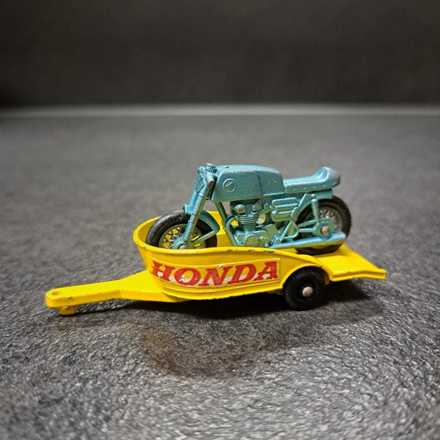 LESNEY MATCHBOX N°38 - MOTO HONDA & REMORQUE CYCLE TRAILER (échelle 1