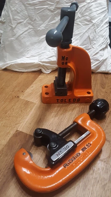 Vintage Toledo No. OO Well Diggers Pipe Vise  With  Good Jaws / Ridgid 30 cutter