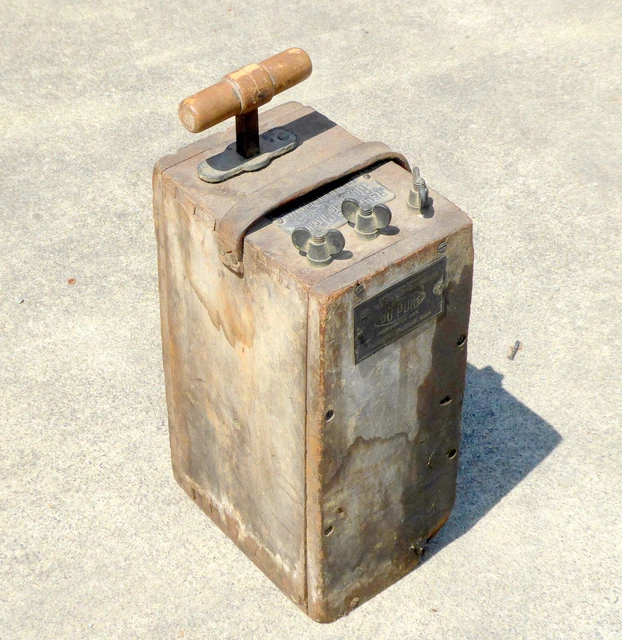 Antique Reliable Blasting Machine No. 3 from Dupont Complete and Unrestored