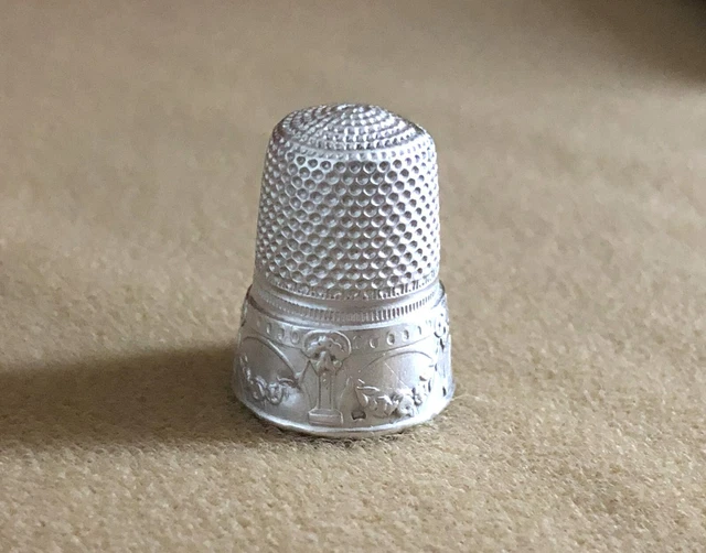 Ancien Dé à Coudre En Argent Massif – 19ème Siècle – Décor Frise – Pièce Collection