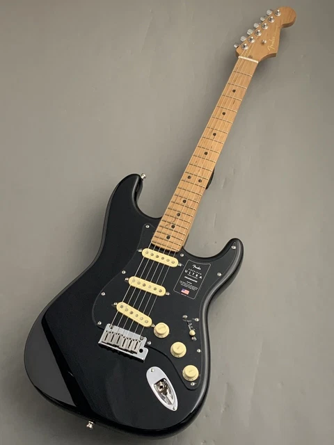 Fender FSR American Ultra Stratocaster Roasted Maple Neck Black  US22073960 3.
