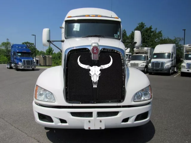 KW Kenworth T660 all years Premium Cow Skull Bug Screen