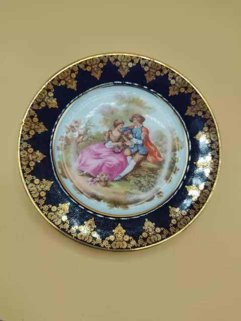 Assiette porcelaine de Limoges décor Fragonard bleu de four scène galante