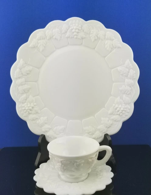 3pc Westmoreland Paneled Grape Dinnerware 1 Dinner Plate 1 Cup & Saucer Set